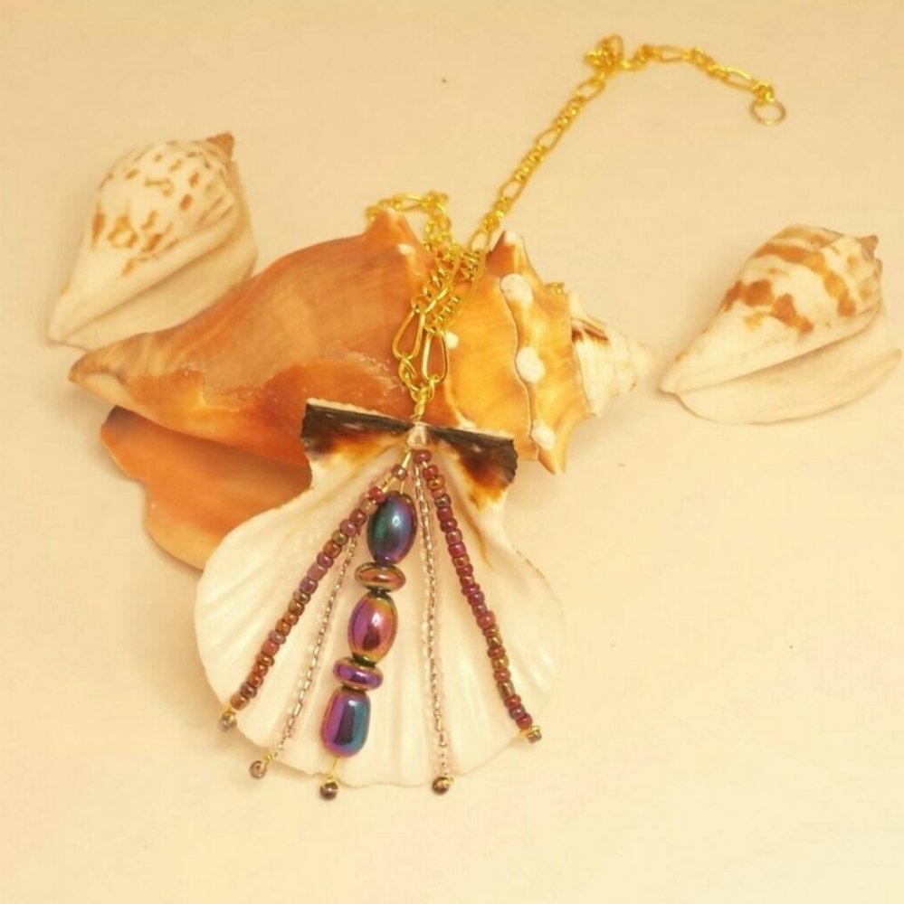 New Handmade seashell pendant with chain New